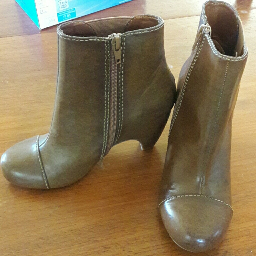 Caramel Miz Mooz Vegan  Ankle Booties, sz 6 NWOB